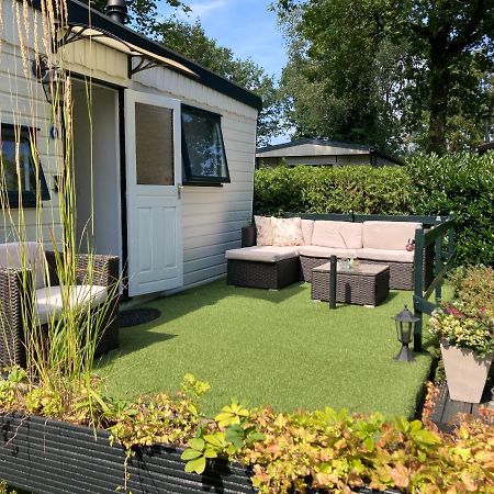 Vila Charmant Chalet Op Een Bospark Op De Veluwe Putten Exteriér fotografie