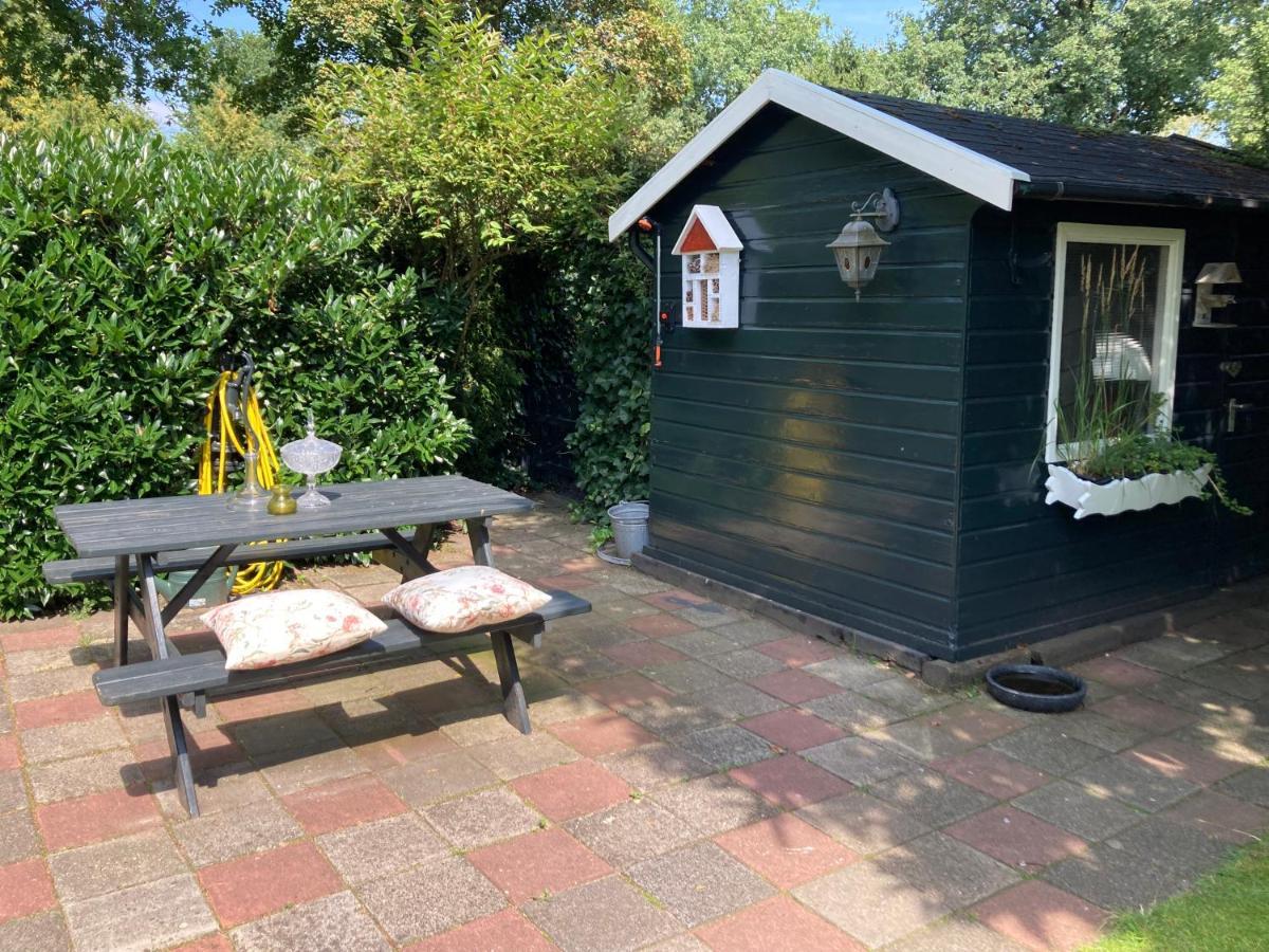 Vila Charmant Chalet Op Een Bospark Op De Veluwe Putten Exteriér fotografie